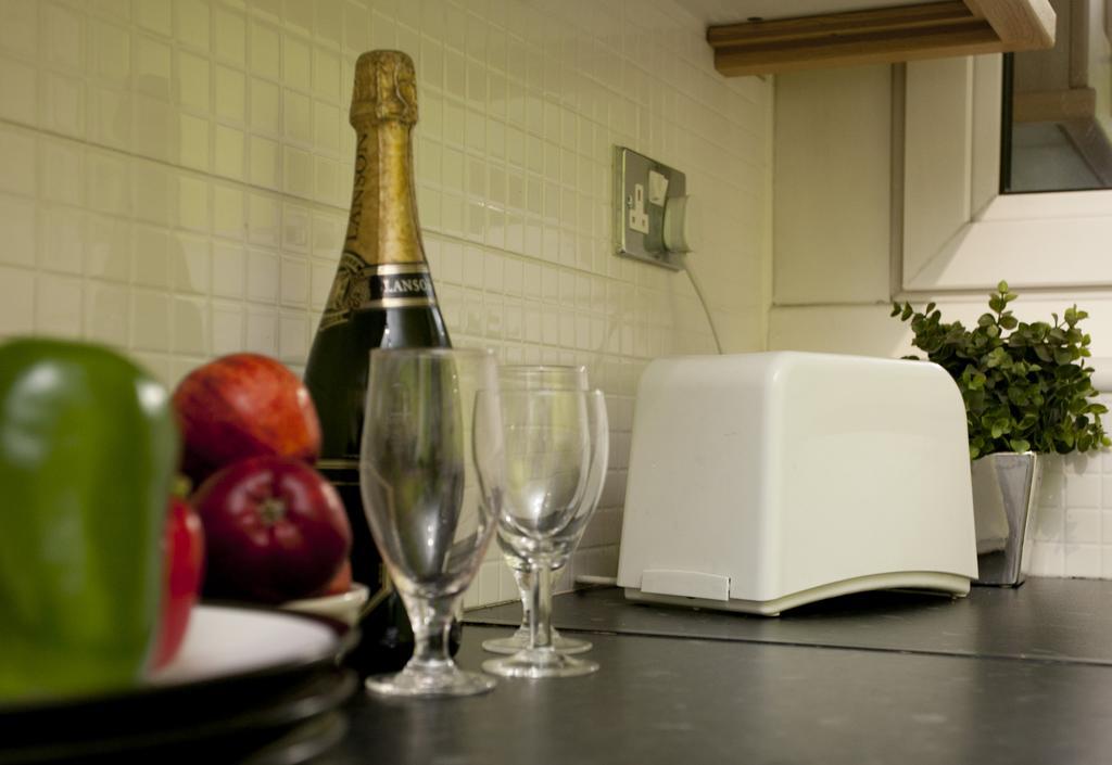 Foresters Inn Apartment - City Centre By Victoria Centre Shopping Centre - Your Own 5 Double Bedrooms Private Apartment With 3 Bathrooms And Full Kitchen To Cook As You Would At Home - Outdoor Parking For Cars Or Vans At Five Pounds A Day Nottingham Rum bild