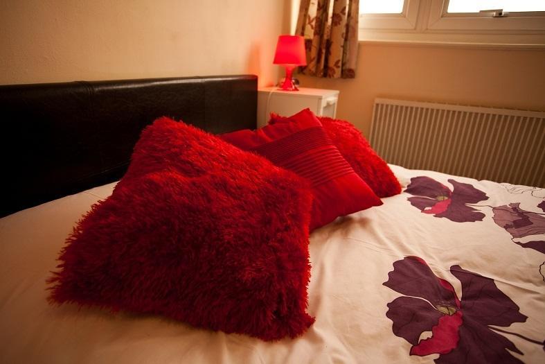 Foresters Inn Apartment - City Centre By Victoria Centre Shopping Centre - Your Own 5 Double Bedrooms Private Apartment With 3 Bathrooms And Full Kitchen To Cook As You Would At Home - Outdoor Parking For Cars Or Vans At Five Pounds A Day Nottingham Rum bild