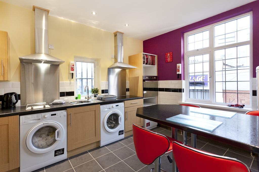 Foresters Inn Apartment - City Centre By Victoria Centre Shopping Centre - Your Own 5 Double Bedrooms Private Apartment With 3 Bathrooms And Full Kitchen To Cook As You Would At Home - Outdoor Parking For Cars Or Vans At Five Pounds A Day Nottingham Rum bild