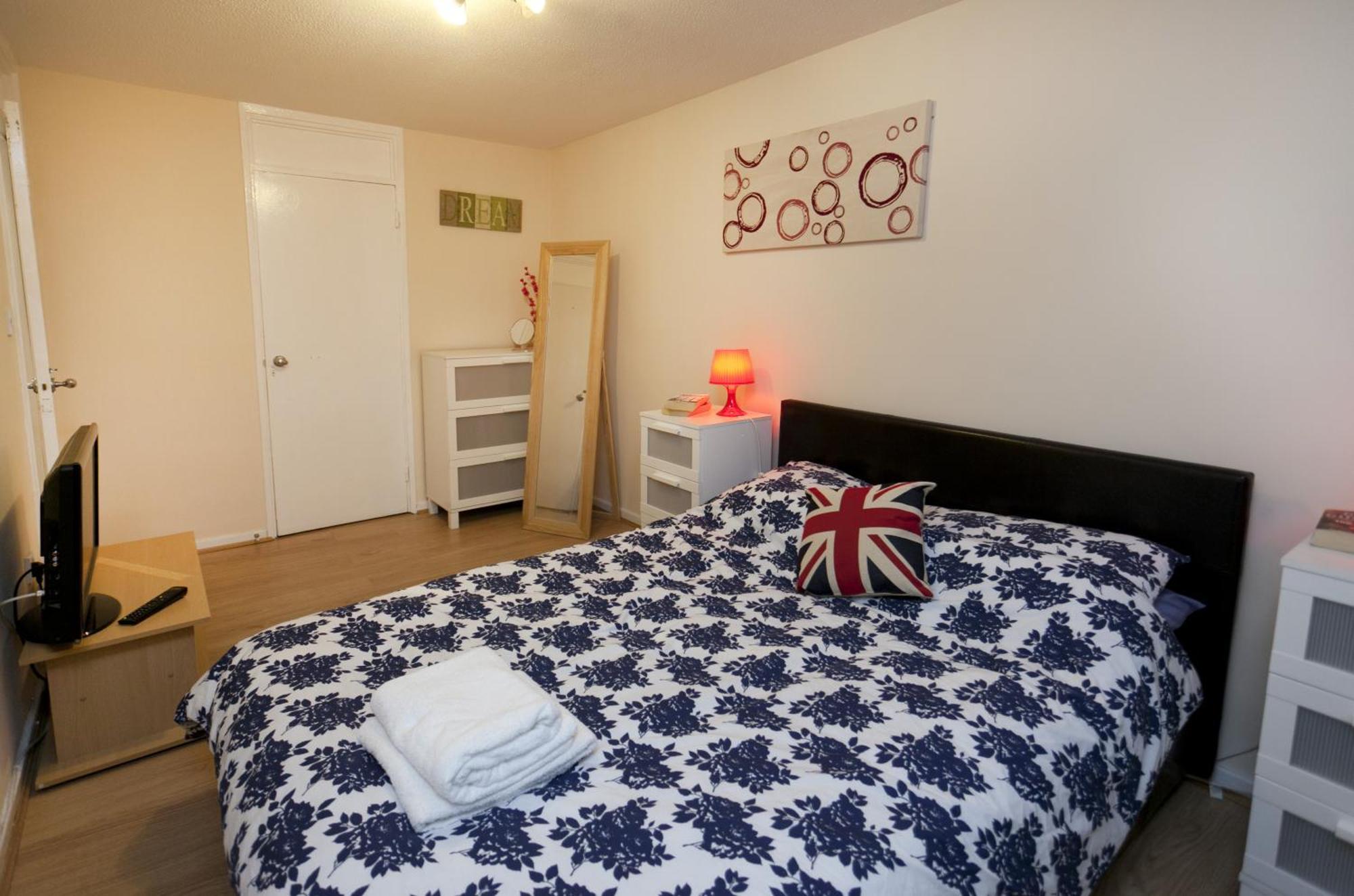Foresters Inn Apartment - City Centre By Victoria Centre Shopping Centre - Your Own 5 Double Bedrooms Private Apartment With 3 Bathrooms And Full Kitchen To Cook As You Would At Home - Outdoor Parking For Cars Or Vans At Five Pounds A Day Nottingham Rum bild