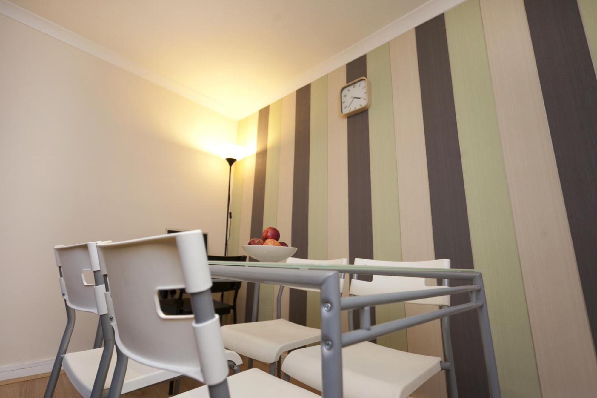 Foresters Inn Apartment - City Centre By Victoria Centre Shopping Centre - Your Own 5 Double Bedrooms Private Apartment With 3 Bathrooms And Full Kitchen To Cook As You Would At Home - Outdoor Parking For Cars Or Vans At Five Pounds A Day Nottingham Rum bild