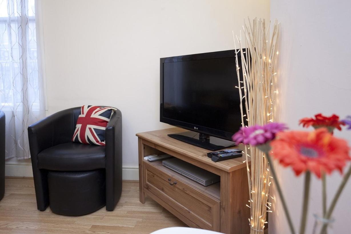 Foresters Inn Apartment - City Centre By Victoria Centre Shopping Centre - Your Own 5 Double Bedrooms Private Apartment With 3 Bathrooms And Full Kitchen To Cook As You Would At Home - Outdoor Parking For Cars Or Vans At Five Pounds A Day Nottingham Rum bild