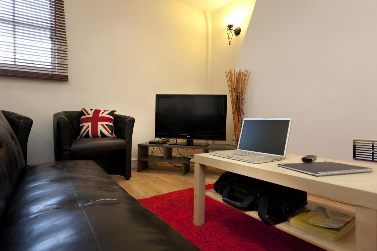 Foresters Inn Apartment - City Centre By Victoria Centre Shopping Centre - Your Own 5 Double Bedrooms Private Apartment With 3 Bathrooms And Full Kitchen To Cook As You Would At Home - Outdoor Parking For Cars Or Vans At Five Pounds A Day Nottingham Rum bild