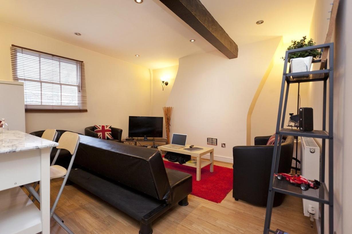 Foresters Inn Apartment - City Centre By Victoria Centre Shopping Centre - Your Own 5 Double Bedrooms Private Apartment With 3 Bathrooms And Full Kitchen To Cook As You Would At Home - Outdoor Parking For Cars Or Vans At Five Pounds A Day Nottingham Rum bild