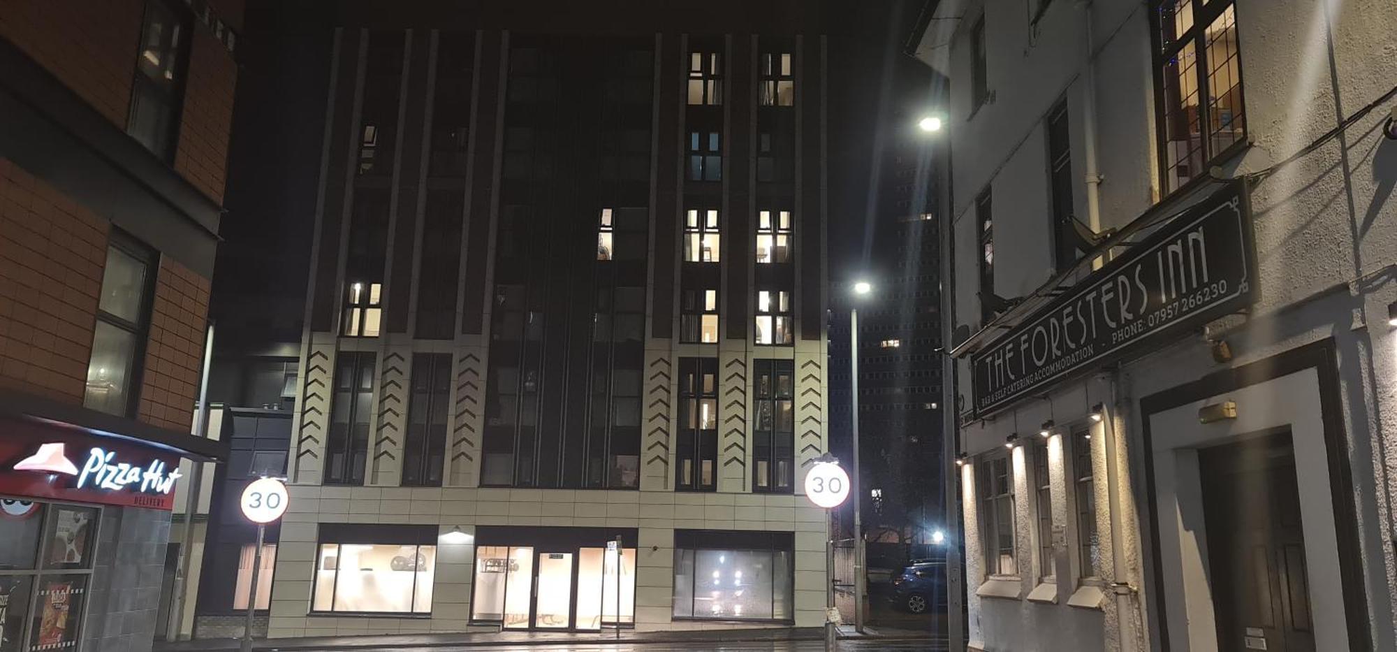 Foresters Inn Apartment - City Centre By Victoria Centre Shopping Centre - Your Own 5 Double Bedrooms Private Apartment With 3 Bathrooms And Full Kitchen To Cook As You Would At Home - Outdoor Parking For Cars Or Vans At Five Pounds A Day Nottingham Rum bild