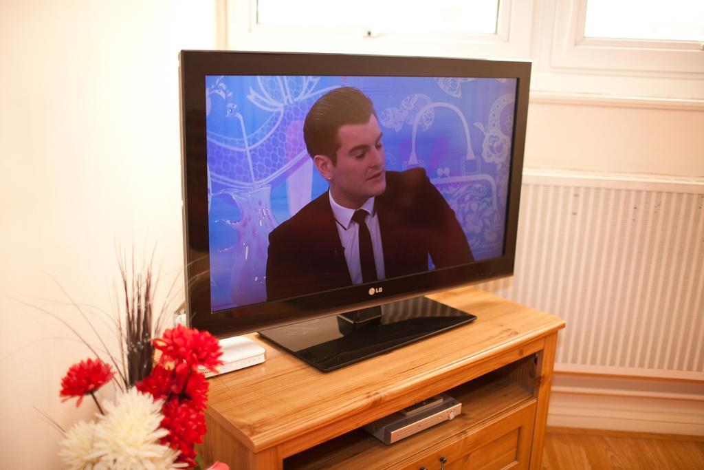 Foresters Inn Apartment - City Centre By Victoria Centre Shopping Centre - Your Own 5 Double Bedrooms Private Apartment With 3 Bathrooms And Full Kitchen To Cook As You Would At Home - Outdoor Parking For Cars Or Vans At Five Pounds A Day Nottingham Rum bild
