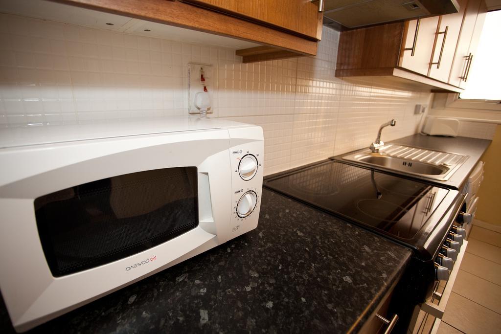 Foresters Inn Apartment - City Centre By Victoria Centre Shopping Centre - Your Own 5 Double Bedrooms Private Apartment With 3 Bathrooms And Full Kitchen To Cook As You Would At Home - Outdoor Parking For Cars Or Vans At Five Pounds A Day Nottingham Rum bild